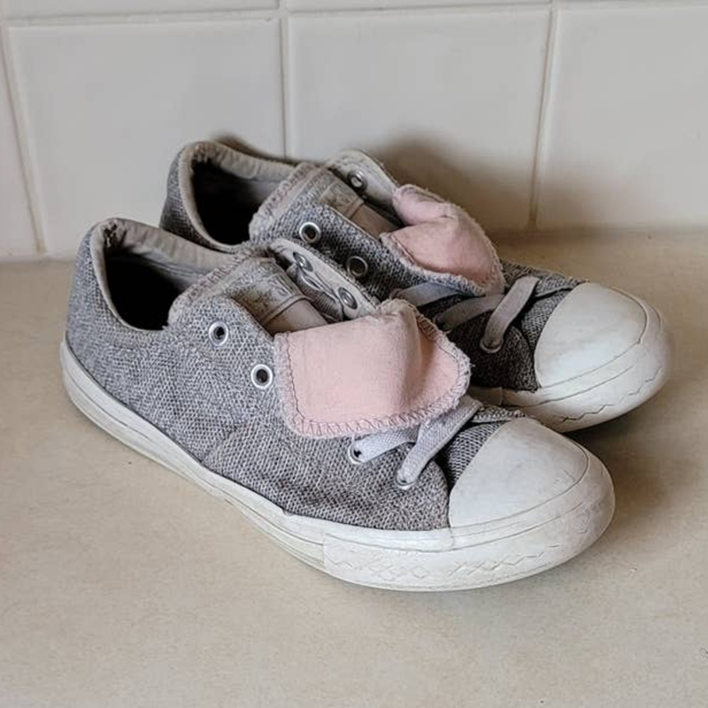 Girls Converse Tennis Shoes Size 2